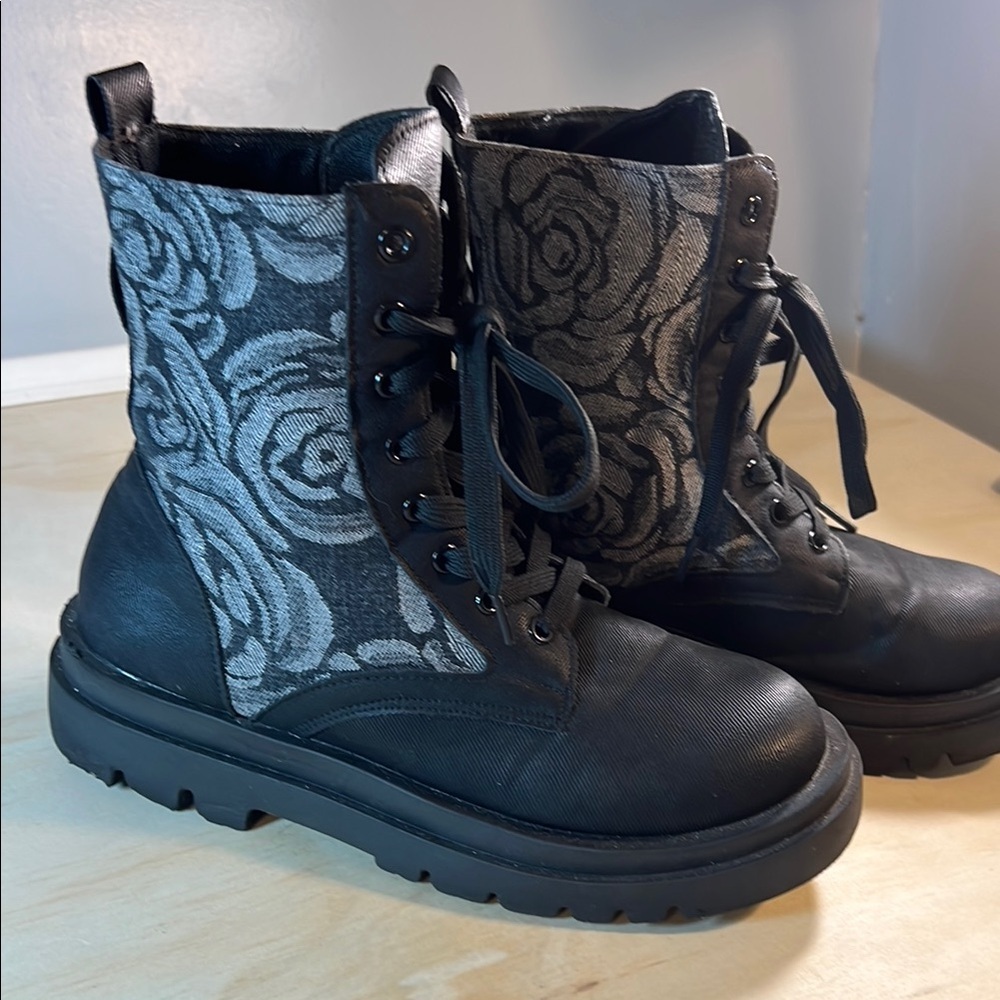 Black and Gray Floral Women's Boots Sz 7.5